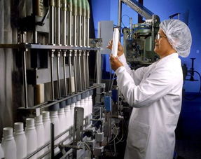 一個(gè)工廠生產(chǎn)的產(chǎn)品中廢品率為0.005,任取1000件,計(jì)算其中不超過5件廢品的概率